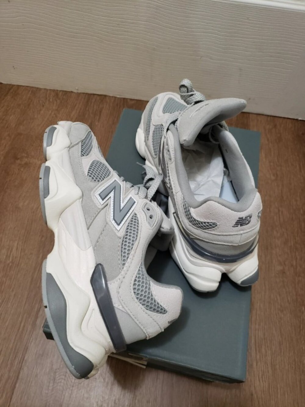New Balance 9060 Rain Cloud Sneakers Women's US 6.5 - Picture 3 of 8